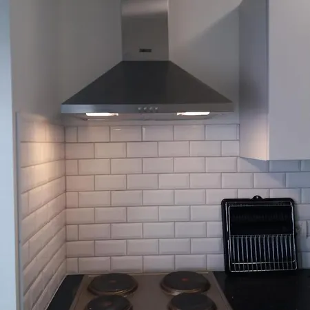 アパート Mons Downtown / Station Entire Housing 2 Bedrooms モンス
