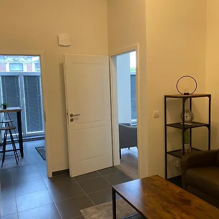 Mons Downtown / Station Entire Housing 2 Bedrooms アパート *